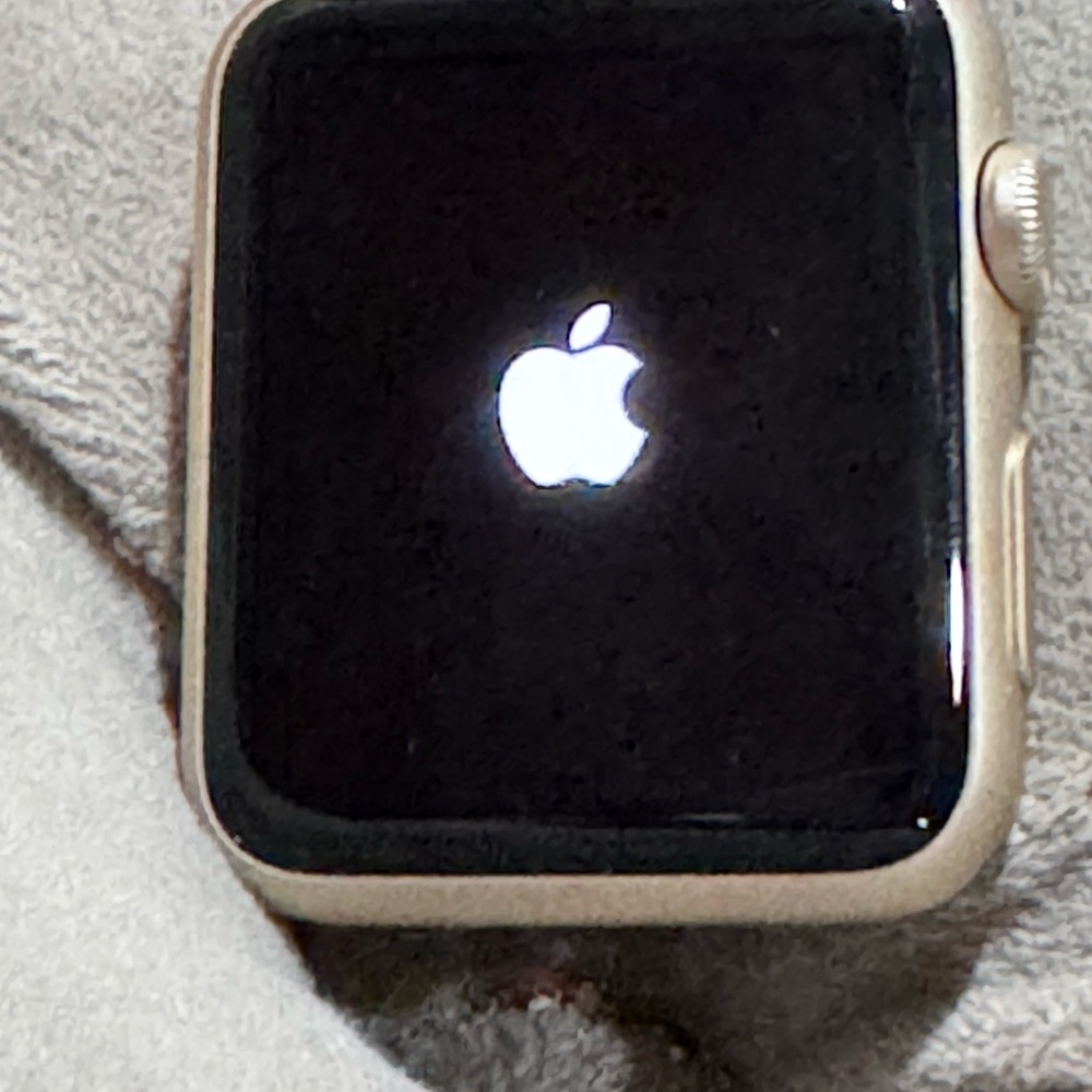 Apple Watch | 7000 series | 42mm | Gold Aluminum Case